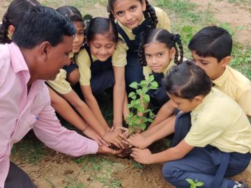 Students Learning The Right Way To Plant Trees 5